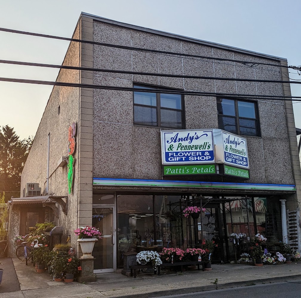 Andy's and Pennewell's Flower Shop , Patti’s Petals
