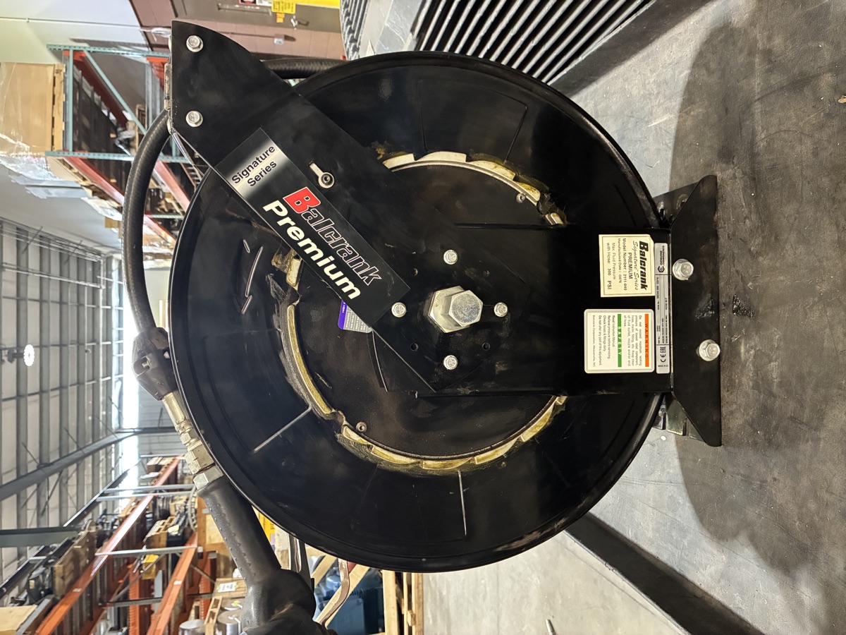1/2" x 50' Oil Hose Reel — 300 PSI