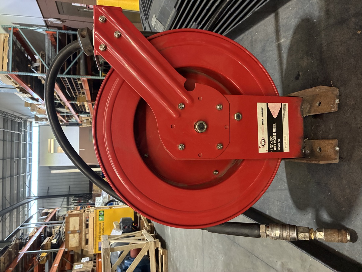 1/2" x 50' Air Hose Reel — 300 PSI — image 2