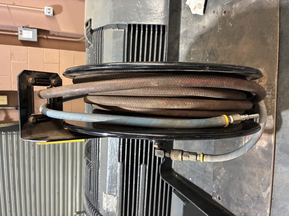 1/2" x 50' Air/Water Hose Reel — image 2